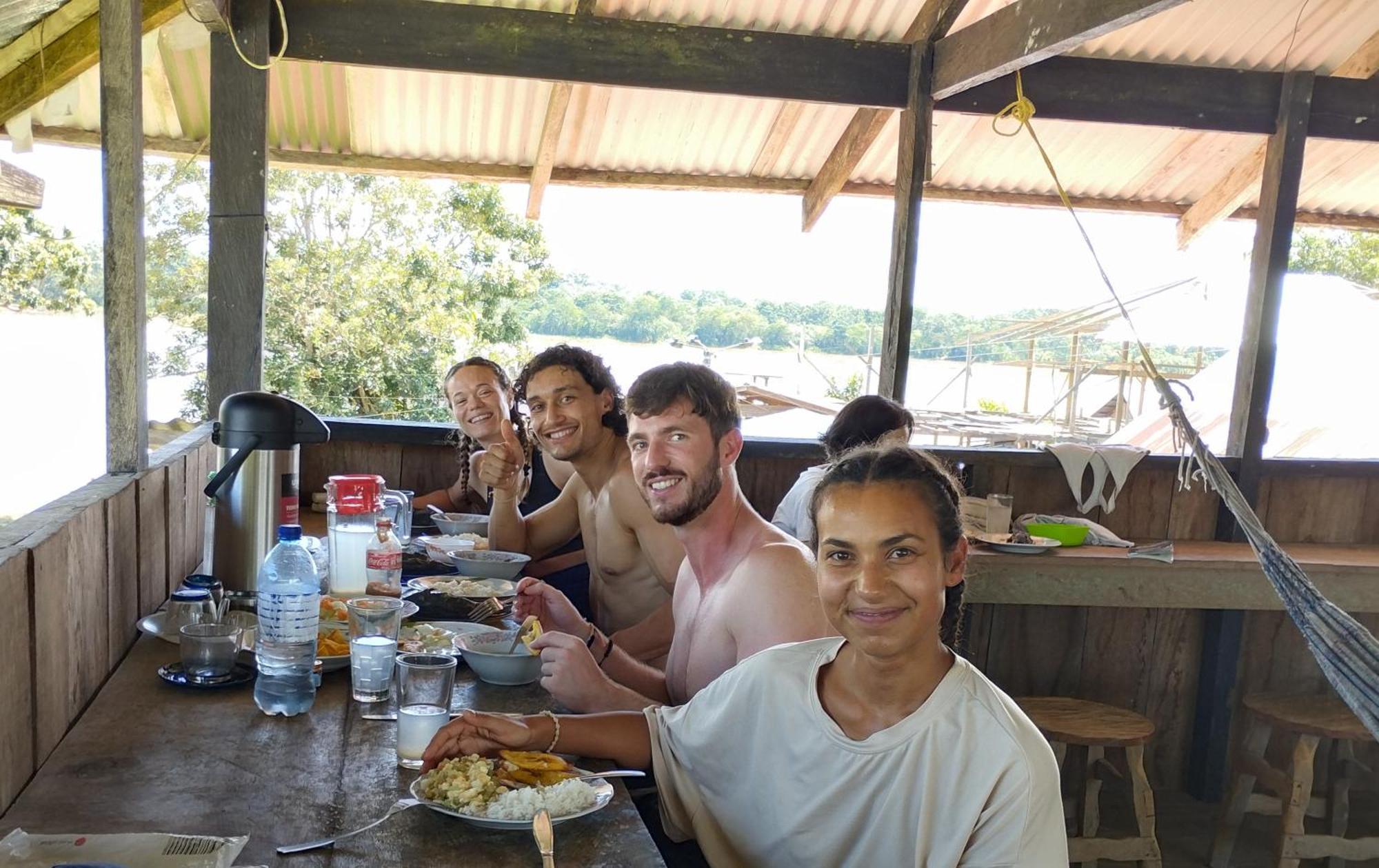 Hospedaje Y Tours Reina Arriera Amazonas Colombia Macedonia エクステリア 写真