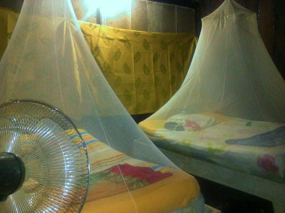Hospedaje Y Tours Reina Arriera Amazonas Colombia Macedonia エクステリア 写真